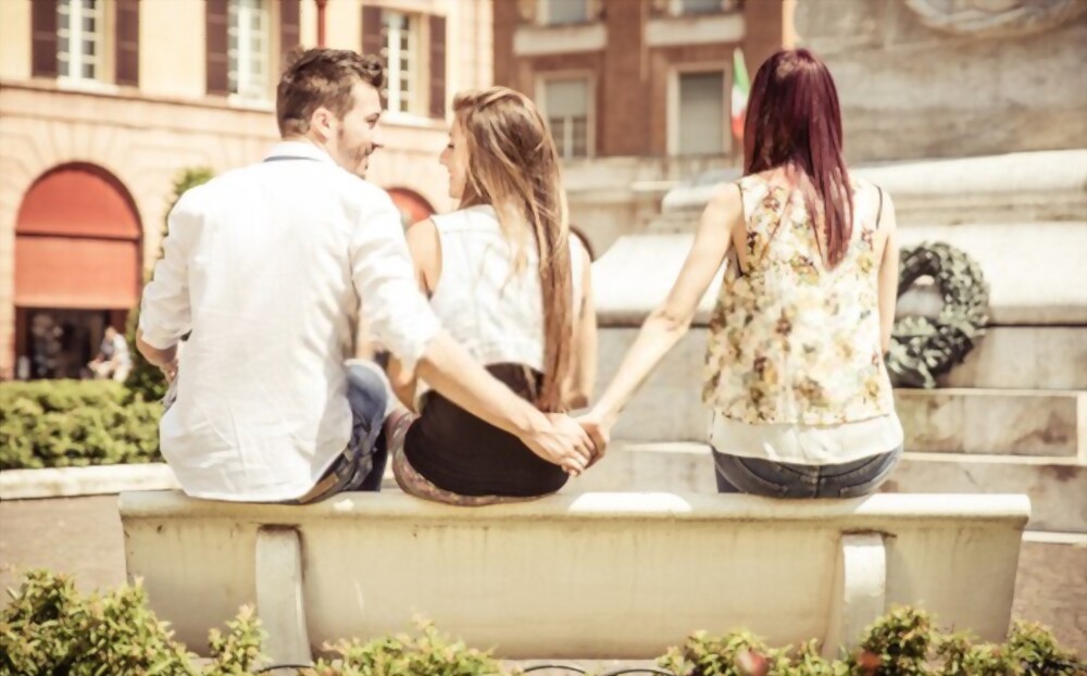 Ladies, Kurang Lebih Begini Lho 5 Ciri-ciri Suami Berselingkuh - Feminesya